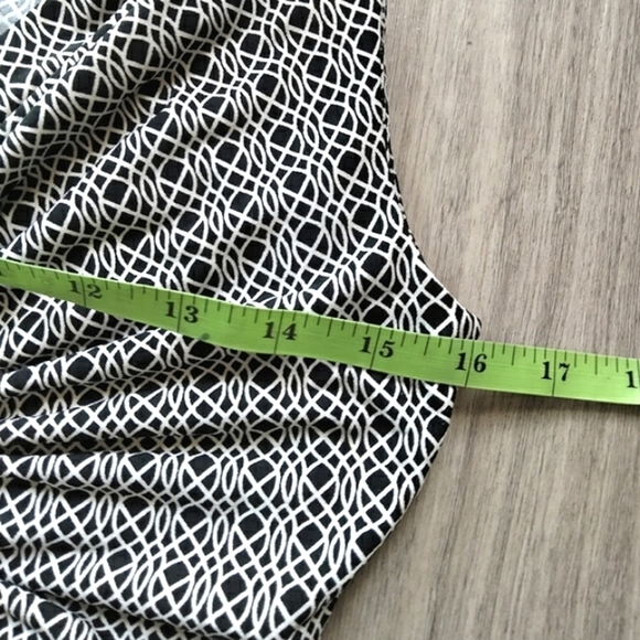 Banana Republic Chic V-Neck Tank w/Flattering Cinched Waist Size XS - Picture 7 of 8